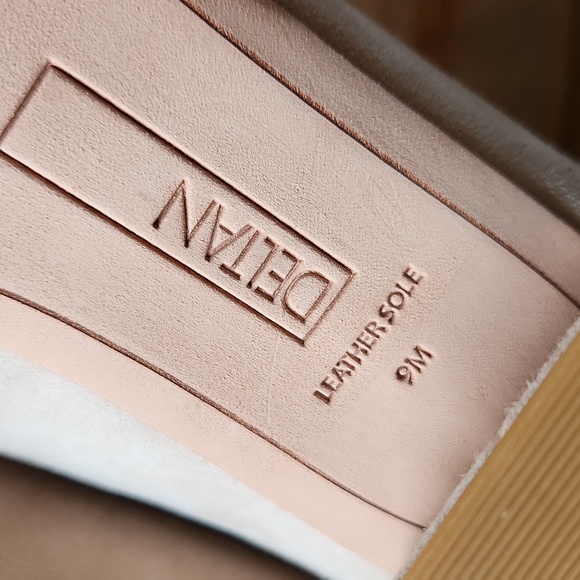 Deltan sz 9 Veronica Suede Tortoise Buckle Flared Block Heel Pumps Cream - Picture 7 of 13